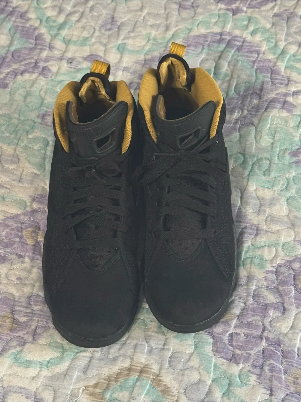 Jordan MVP basketball shoes in a black and metallic gold colorway Size 6 1/2